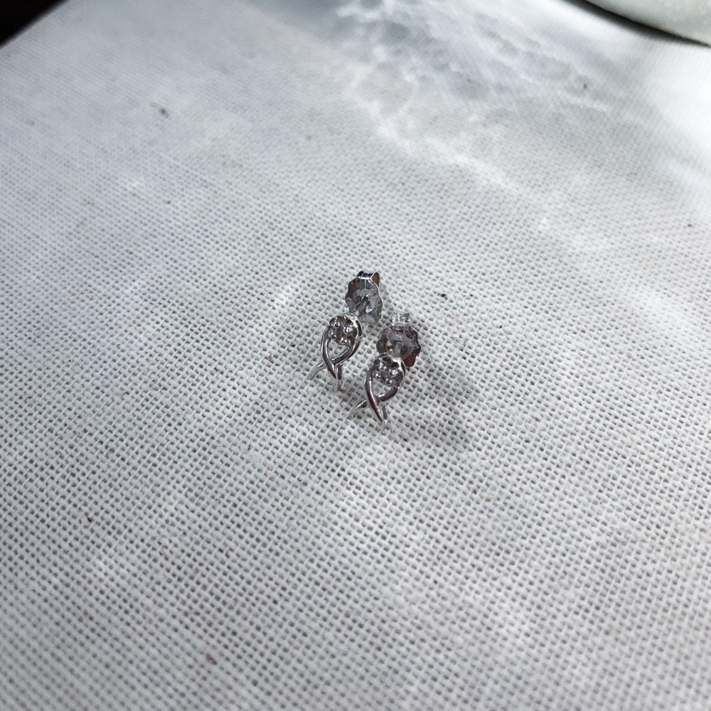 White Gold & Diamond Stud Earrings